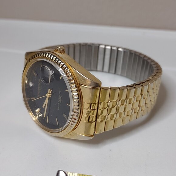 Very Cool 7 Inch Gold Tone McGregor Hunt Club Watch With Black Dial - Picture 6 of 14